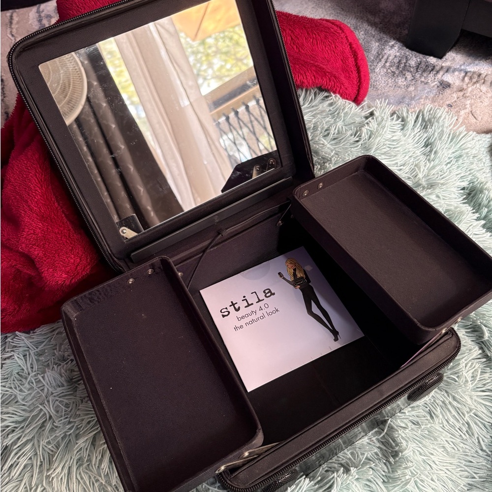 Stila Black Patent Pleather Makeup Player 2in1 Train Case+Speaker System